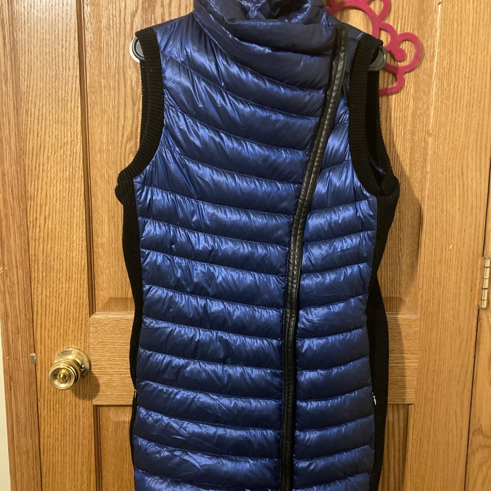 Calvin Klein premier Down woman’s puffer vest. - Picture 2 of 5